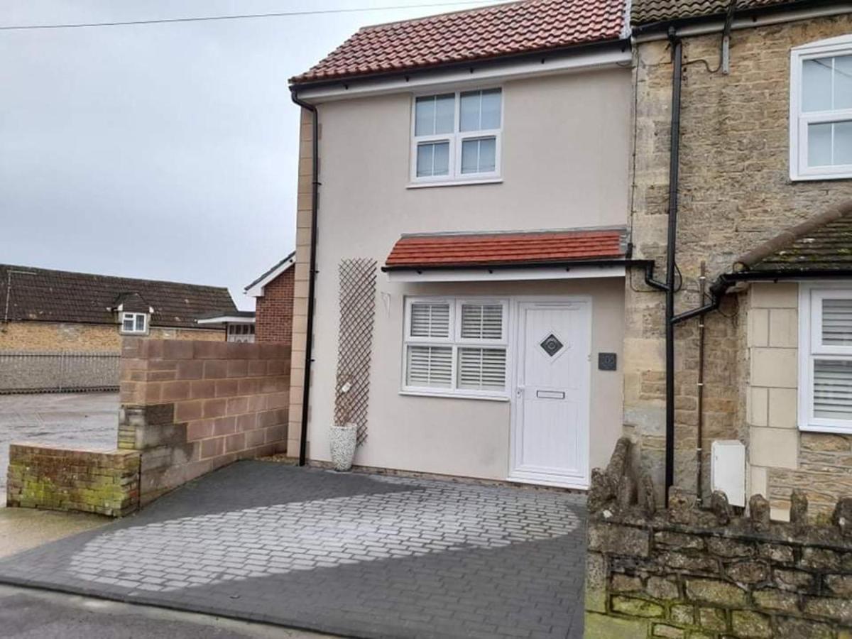 Outstanding Modern 1-Bed House In Chippenham Chippenham (Wiltshire) Exterior photo